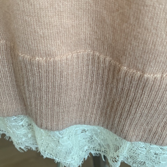 Joie Pale Pink Sweater with White Lace Bottom Hem Womens Size XS - Picture 3 of 4